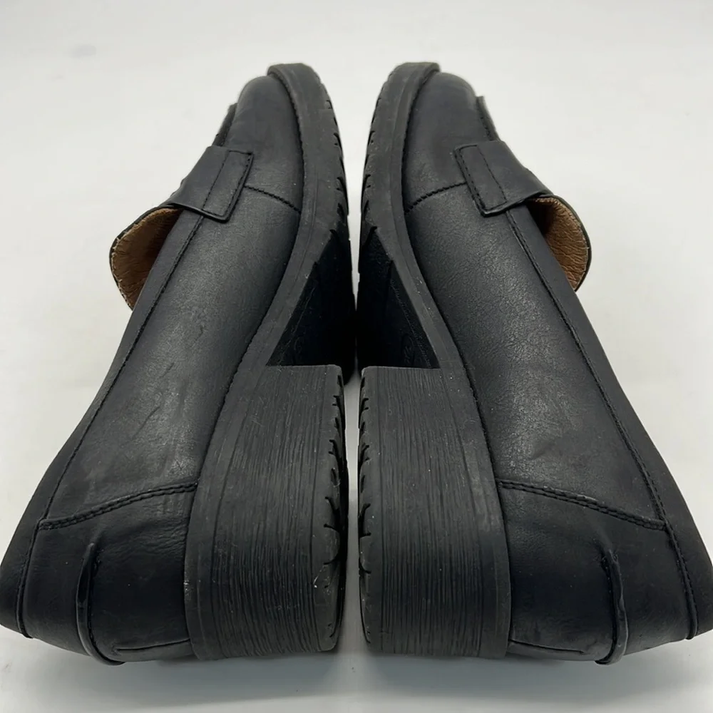 BareTraps Black Leather Heeled Loafers size 7.5